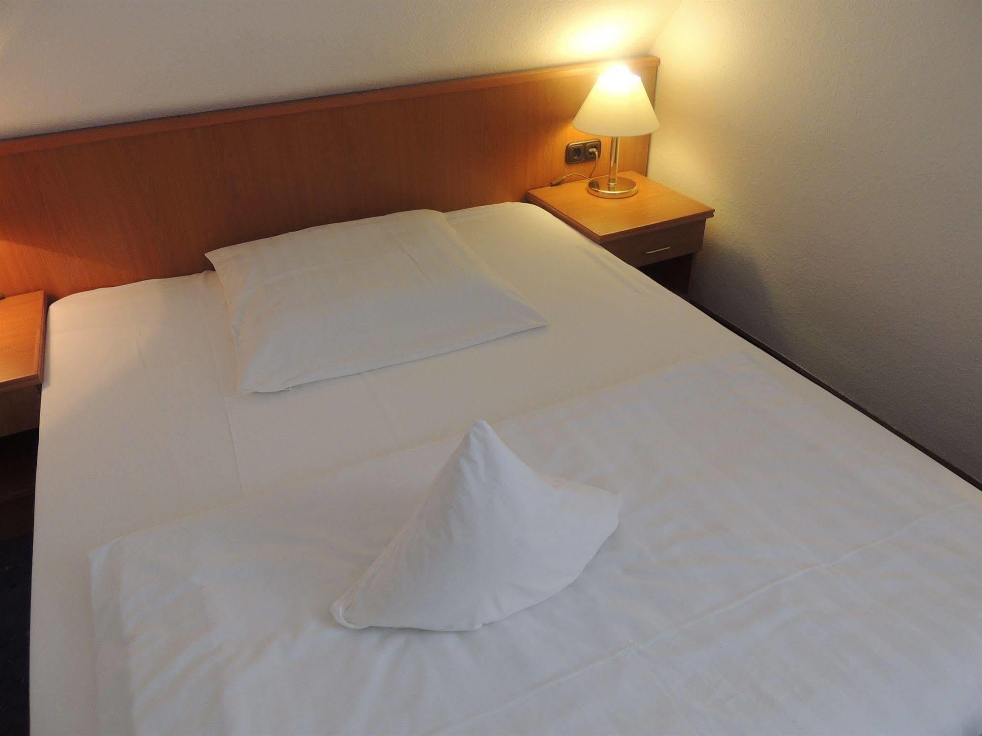 Hotel-Restaurant Zum Roeddenberg Osterode am Harz Екстериор снимка
